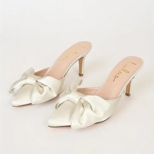 Ivory Bow-Detail Pointed Heels